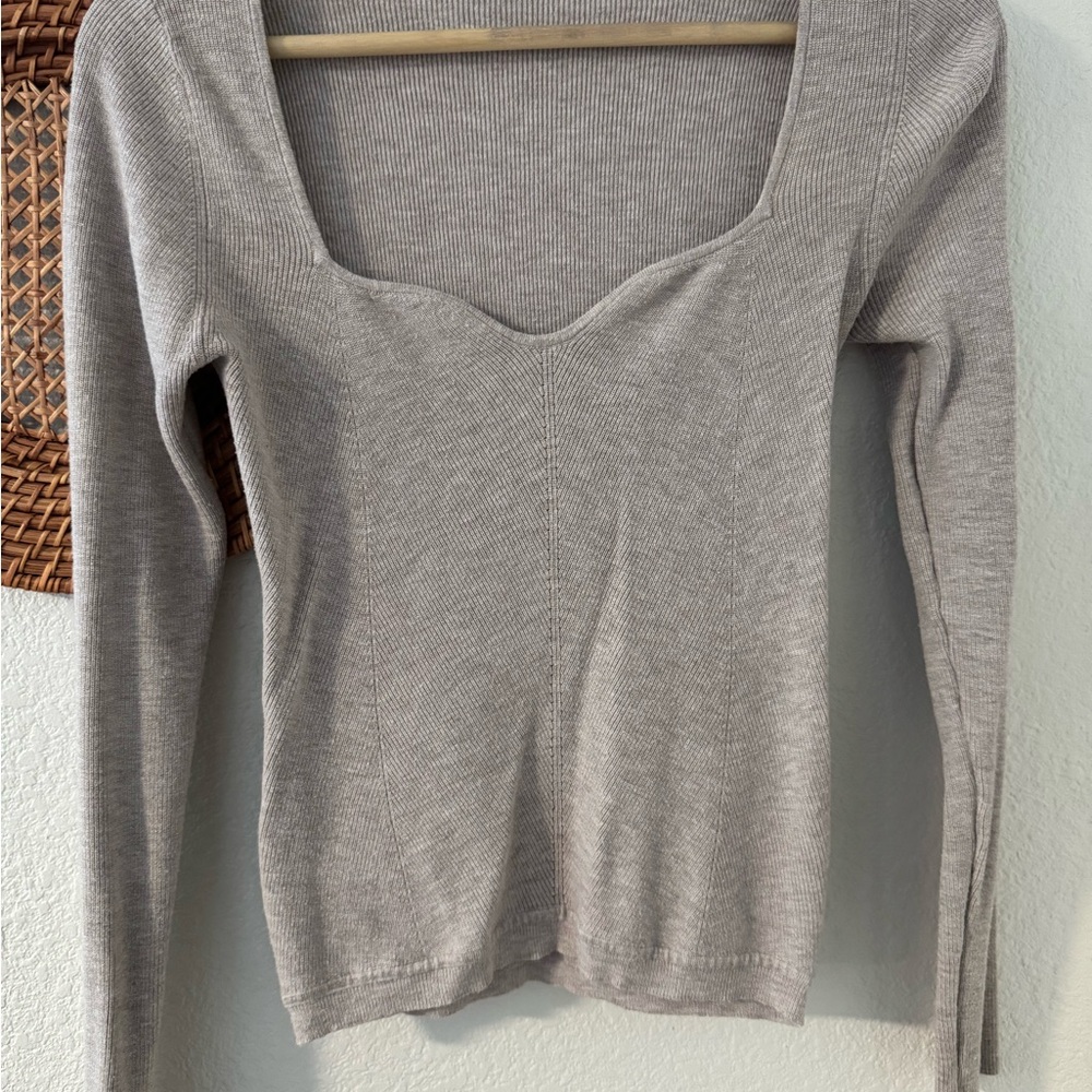 Wilfred Light Gray Ribbed Sweater